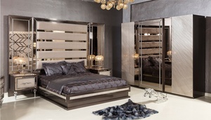 Juego de dormitorio de lujo de madera maciza de teca con capitoné, estilo Mid-Century, tamaño California King, con mesitas de noche talladas en oro y tocador, ideal para villas y hoteles. - Product Image 3