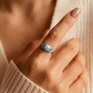 Vente en gros de bagues fines en argent sterling 925 avec pierre précieuse Larimar ronde et moissanite, bijoux religieux pour femmes, prix d'usine - Product Image 1