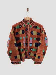 Karam Industries – Nouvelle Veste Courte en Velours Faite Main pour Femme, Broderie Florale Suzani, Motif Poisson, Hiver, Richement Inspirée du Patrimoine Culturel - Product Image 1