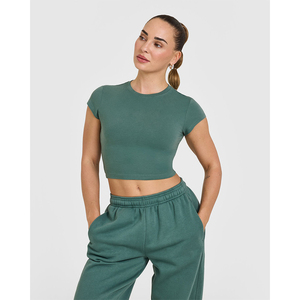 Conjunto de Top Corto y Pantalones Verdes para Mujer a la Moda – Precio al por Mayor, Ropa Urbana Personalizada OEM - Product Image 3