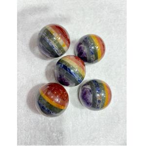Sphère de cristal de qualité supérieure à sept chakras pour l'alignement des chakras et l'utilisation spirituelle, disponible à la vente - Product Image 1