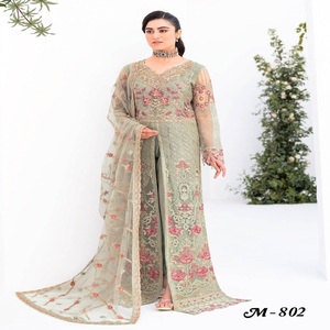 Robes de mariée indiennes en organza brodé de luxe, Salwar Kameez pour femmes, tenues de soirée, designs ethniques modernes Ramsha, vente en gros - Product Image 4