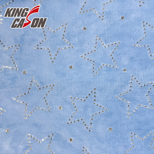 Kingcason <span class=keywords><strong>2025</strong></span> Mới Nhất Đồng Bằng Vải Sang Trọng Tốt Cảm Giác Tay Mịn Bền Ngắn Đống Dập Nóng Bạc Flannel Dép Đi Trong Nhà - Product Image 1