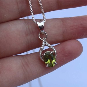 Colgante Solitario Ovalado de Plata de Ley Bañado en Rodio con Engaste de Garra, Hecho a Mano, Minimalista, para Amantes, de Moda, Venta al por Mayor, Rhaya Jewels - Product Image 1