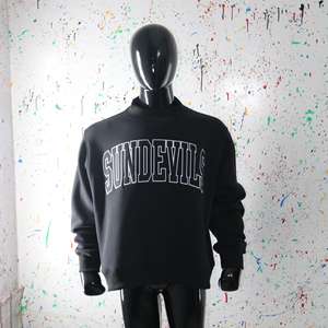 Sudadera SUNDEVILS BLACK con cuello alto, 100% negra, con apliques bordados, cuello ancho, hilos finos - Product Image 1