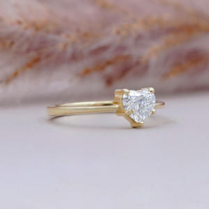 Anillo Solitario de Diamante Cultivado en Laboratorio con Forma de Corazón en Oro Amarillo, Anillo de Compromiso Romántico con Diamante en Forma de Corazón, Anillo de Diamante Minimalista - Product Image 3