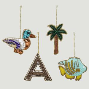 Juego de Adornos Colgantes Zari y con Cuentas – Decoración de Tela Bordada con Formas de Pájaro, Palmera, Alfabeto y Animales para el Hogar y Regalos - Product Image 2