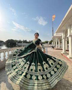 Lehenga Choli vert brodé avec des paillettes, robe de mariée traditionnelle, tenue de cérémonie - Product Image 1