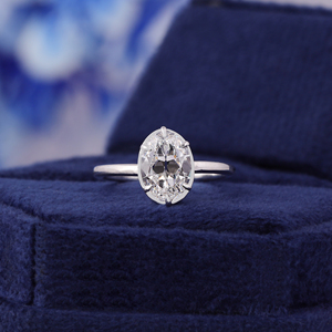 Anillo Solitario de Diamante Ovalado de 2 Quilates con Corte Antiguo, Engaste de Garra y Bisel, para Ella, Oro Blanco de 14k - Product Image 1