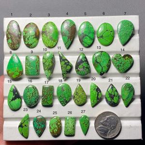 Cabochons de turquoise verte du Hubei, formes libres, mélangées, authentiques, polies, pour la fabrication de bijoux - Product Image 2