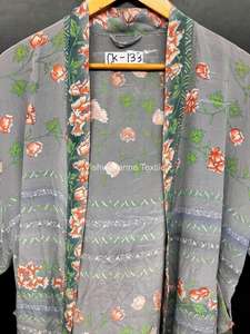 Robe kimono en soie de luxe pour femmes |   Imprimé floral fait main, col en V, taille élastique, manches courtes, longueur complète |   Printemps-Été Front - Product Image 2