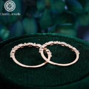 Bague de fiançailles classique pour femme Charm Jewells, trois pierres en moissanite taille coussin, monture à griffes en argent 18 carats, certifiée IGI - Product Image 3
