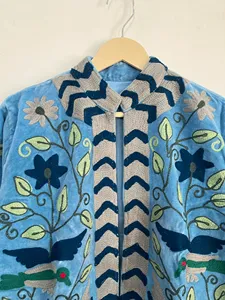 Chaqueta de Terciopelo Otoño-Invierno con Bordado Suzani de Pájaros, Estilo Boho Étnico con Patrón Floral, Chaqueta Corta Hecha a Mano, Prenda Exterior Vintage para Mujer - Product Image 2
