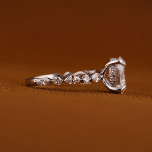 Bague de fiançailles et de mariage pour femme en or 14 carats avec diamant ovale de 2 carats cultivé en laboratoire, certifié IGI, prix d'usine - Product Image 2