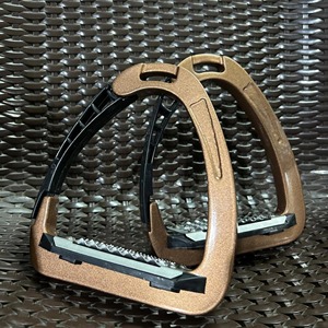 Étriers de sécurité pour chevaux en aluminium léger de qualité supérieure, à dégagement rapide, pour l'équitation anglaise et occidentale, logo personnalisé, taille personnalisée, OEM ODM - Product Image 6