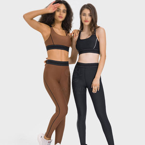 Conjunto de yoga elegante para mujer con diseños personalizados, ajuste cómodo y tela transpirable, perfecto para entrenamiento y ocio. - Product Image 4