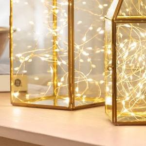 Lámpara de mesa moderna de metal y vidrio con luces de hadas decorativas para decoración navideña, centro de mesa decorativo para interiores. - Product Image 5