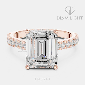 Bague de fiançailles de luxe en or blanc 14 carats avec diamant de laboratoire certifié IGI 5,20 carats, taille émeraude, F+ VS+, pavé - Product Image 3