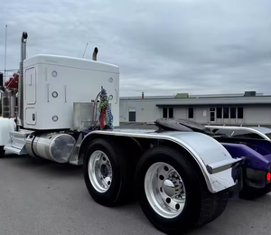 Camion semi-remorque Kenworth W900 Sleeper 2023 de qualité supérieure, avec cabine plate, à vendre - Product Image 3