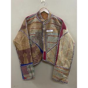 Nouvelle arrivée : veste indienne artisanale en coton patchwork multicolore Kantha, écologique, style ethnique, pour un usage décontracté - Product Image 1