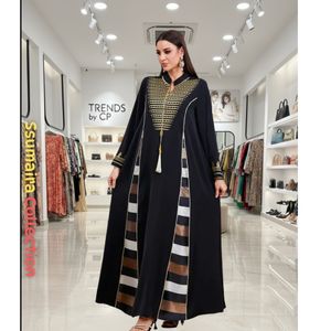 Tendencias 2026 de Cp Premium: Vestido de Noche Modesto con Bordado y Paneles en Contraste, Patrón Geométrico, Silueta en A y Cuello en V - Product Image 1