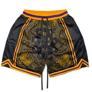 Shorts décontractés pour hommes en tissu mesh vert uni avec bandes latérales blanches, logo frontal et taille à cordon de serrage, respirants - Product Image 5