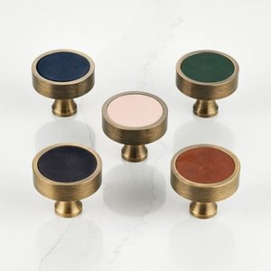 Bouton de meuble en laiton antique doré, base étagée, dessus sphérique moderne, durable, hauteur personnalisable, élégant pour cuisine - Product Image 2