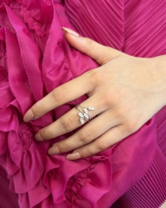 Bague de mariage en or 18 carats avec diamant de laboratoire taille poire multi-pierres en forme de branche, vente en gros, fabricant de bijoux fins OEM - Product Image 3