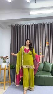 Ensemble indien pakistanais vert et rose, sherwani en velours brodé, palazzo, dupatta, tenue traditionnelle festive - Product Image 4