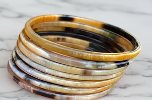 Bracelet manchette ouverte en corne de buffle polie, écologique, artisanat naturel moderne, bijou de collection de forme ronde - Product Image 6