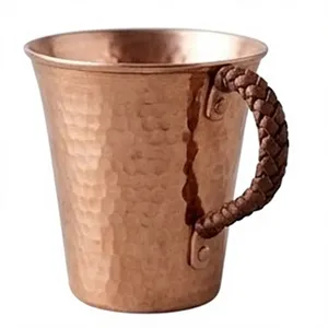 Mug en cuivre artisanal martelé conique avec poignée tressée de luxe, tasse à cocktail haut de gamme, vaisselle de qualité supérieure, martelé à la main avec de magnifiques bosses. - Product Image 3