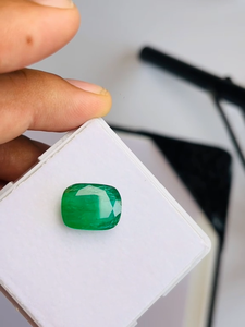 Esmeralda Natural de Zambia, Corte Cojín, 9.02 Quilates, Calidad AAA, Gema Verde para Joyería - Product Image 2