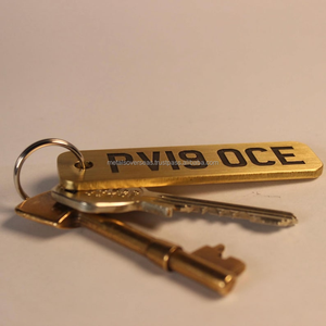 Llavero de Acero Inoxidable Grabado Personalizado con Placa de Matrícula Vintage, Estilo Placa de Coche, Hecho a Mano, Impermeable - Product Image 4