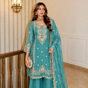Conjunto de Sharara con Top Bordado con Lentejuelas Shalsa Crash y Dupatta a Juego de 2.2 Metros, Completamente Cosido, Venta al Por Mayor por AARIKA Exports - Product Image 3