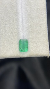 Esmeralda Zambiana Natural Certificada, Corte Octogonal, con Buen Brillo, Piedra Preciosa Suelta para Joyería, 0.88 Quilates - Product Image 6