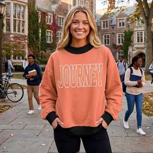 Sweat-shirt personnalisé brodé et imprimé pour femme, col montant classique universitaire, collection automne-hiver - Product Image 1