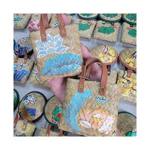 Porte-clés artisanal en herbe écologique, article cadeau, matériau en herbe de jonc naturelle, pour souvenir et accessoire de sac, Vietnam - Product Image 6