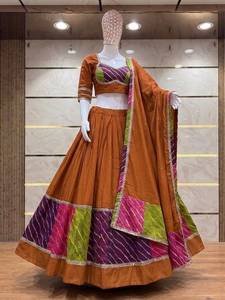 Ensemble traditionnel indien Chaniya Choli avec dupatta, jupe évasée longue, coupe ajustée, imprimé en relief, pour mariages et festivals, pour femmes - Product Image 3