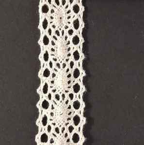 Encaje Crosiyo importado con acabado impecable y calidad de tela duradera para marcas de moda. - Product Image 1