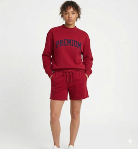 Conjunto de Top de Cuello Alto y Shorts por Encima de la Rodilla para Mujer, Estilo Urbano, Corte Holgado y Contemporáneo, Tejido Suave de Primera Calidad - Product Image 1