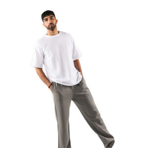 T-shirt ample et doux au toucher premium, coupe décontractée. Idéal pour un usage quotidien, offrant un look élégant et décontracté. - Product Image 1