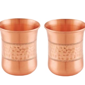 Verre à boire artisanal en cuivre pur, au design antique, conçu pour les bienfaits ayurvédiques et le stockage traditionnel de l'eau - Product Image 1