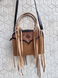 Sac fourre-tout élégant en cuir avec franges et fermeture éclair, style bohème, grande capacité, pour femme, à porter en bandoulière - Product Image 1