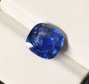 Saphir bleu royal naturel : 4,15 carats, taille coussin, 10x9,20x5 mm - Product Image 4