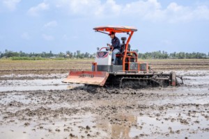 Tractor de orugas de caucho HOGICO HG-80VN 80HP 2WD de alta eficiencia con función 3 en 1, maquinaria agrícola de bajo costo con motor y transmisión por engranajes - ¡Oferta! - Product Image 3