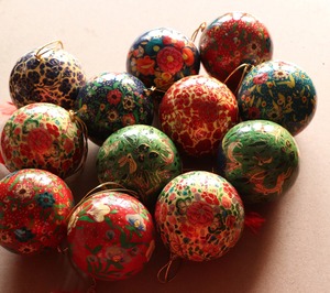 Guirlande de boules en feutre rouge, vert et blanc, décorations de pompons pour les fêtes de Noël, à suspendre au mur intérieur - Product Image 4
