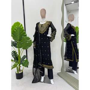 Ensemble de costume de soirée noir pour femmes, taille M, avec travail de fil et de séquence par RTC - Product Image 4