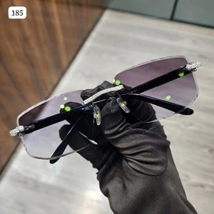 Rectángulo audaz y llamativo lente púrpura Moissanite Unisex Hip Hop Premium gafas de sol precio razonable para hombres y mujeres gafas - Product Image 1