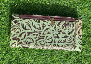 Portefeuilles de luxe stylisé haut de gamme en cuir sculpté à la main en fourrure à imprimé animal de haute qualité pour femmes - Product Image 5