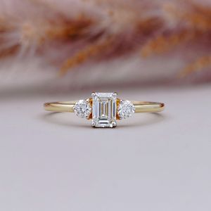 Impresionante anillo de diamantes en forma de lágrima de solsticio elaborado para romance moderno y estilo clásico con brillo brillante perfecto - Product Image 1